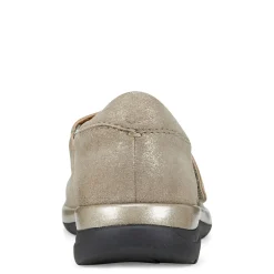 Women's Earth, Tose Flat